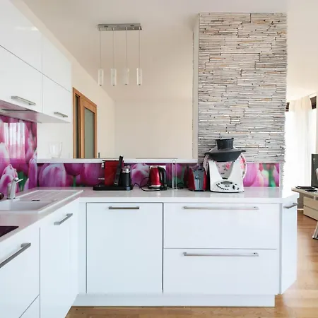 Cosy And Spacious With The View To The Garden Praga