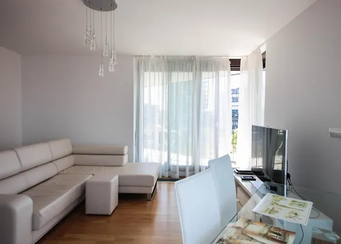 Cosy And Spacious With The View To The Garden *