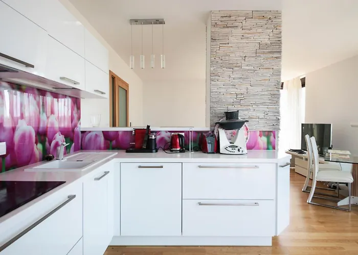 Cosy And Spacious With The View To The Garden 布拉格