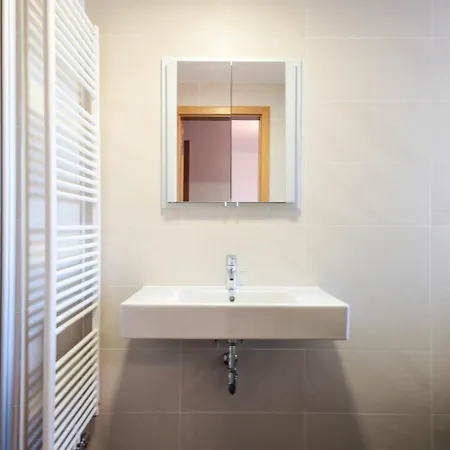 Cosy And Spacious With The View To The Garden Πράγα